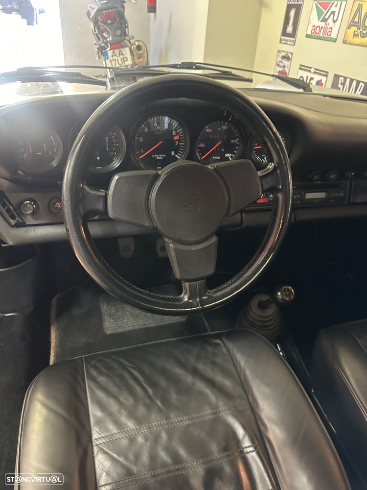Porsche 911 Série F - 26