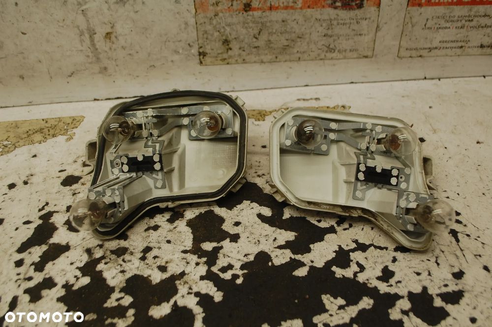 WKŁAD LAMPY PRAWY LEWY TYŁ TYLNY AUDI A4 B7 KOMBI 8E9 - 1