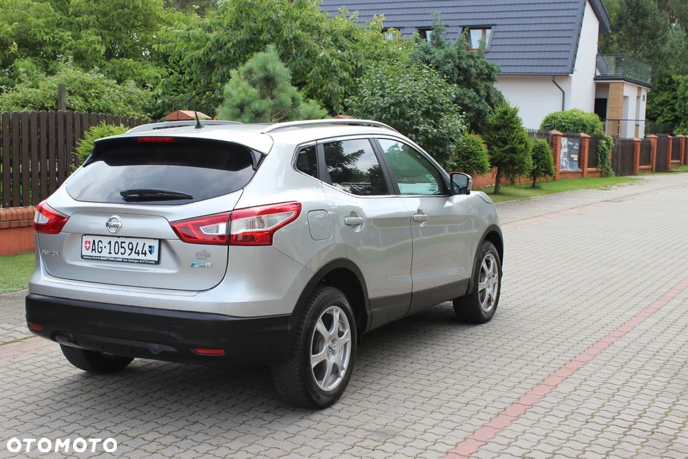 Nissan Qashqai 1.6 dCi Xtronic TEKNA - 6