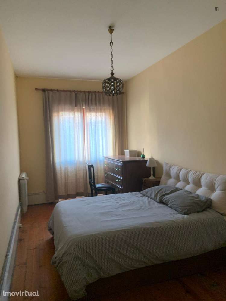 Quarto - localizado em Paranhos Porto - Grande imagem: 2/13