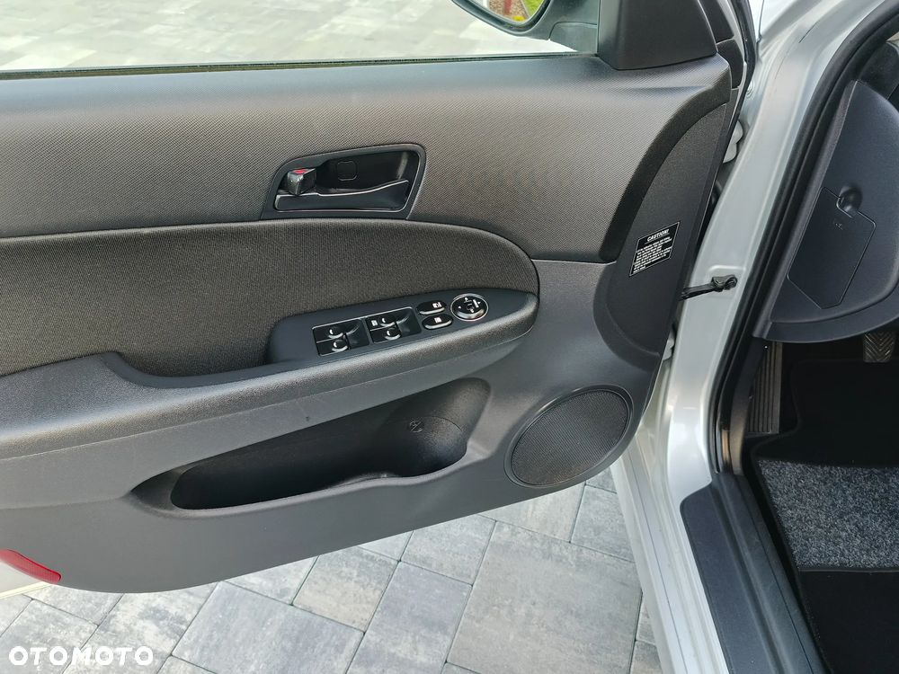 Hyundai i30 1.6 CRDi FIFA WM Edition - 9
