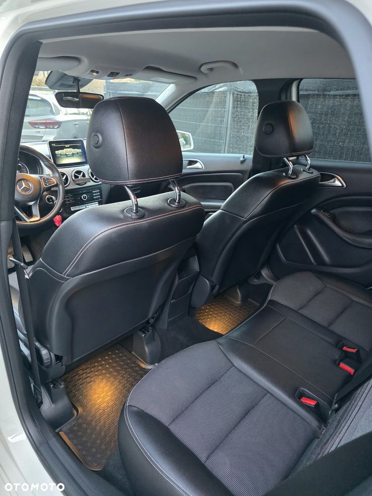 Mercedes-Benz B-Class 2016 photo 2