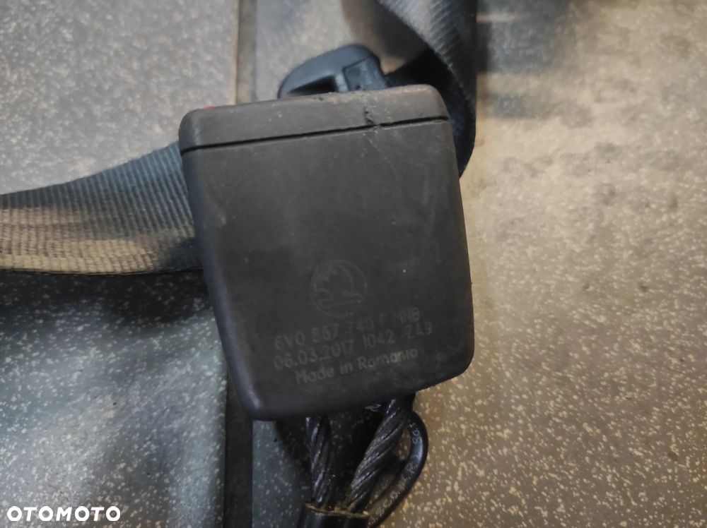 SKODA FABIA 3 ZAPINKA PASA TYLNA ŚRODKOWA 6V0857740F WYSYŁKA !!!!!! - 3