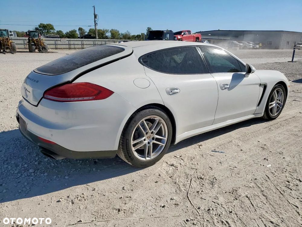 Porsche Panamera - 4