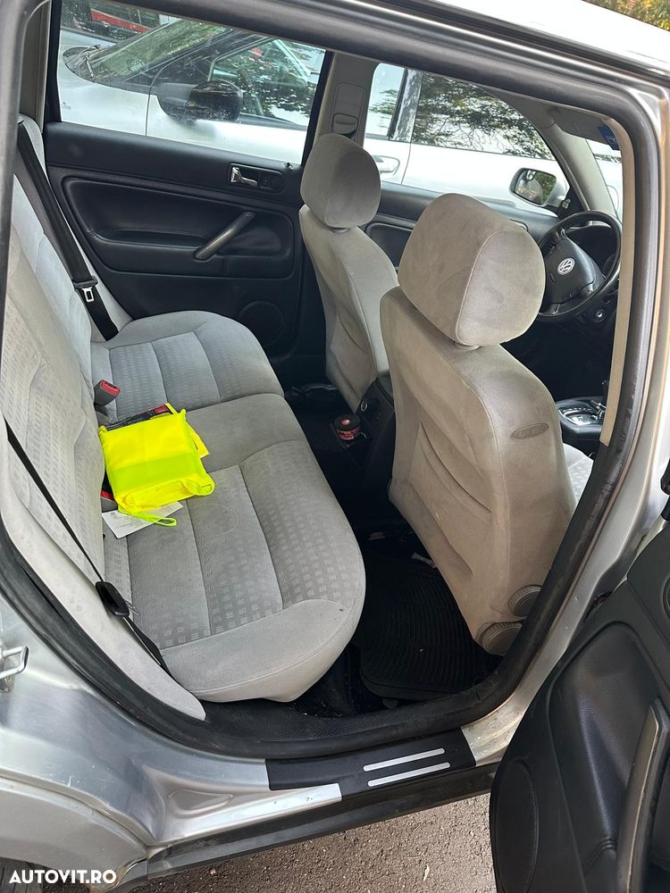 Volkswagen Passat 1.9TDI Highline Aut - 6