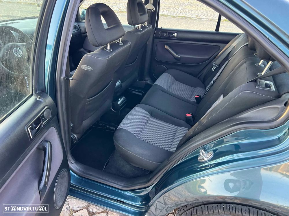 VW Bora 1.9 TDi Highline - 10