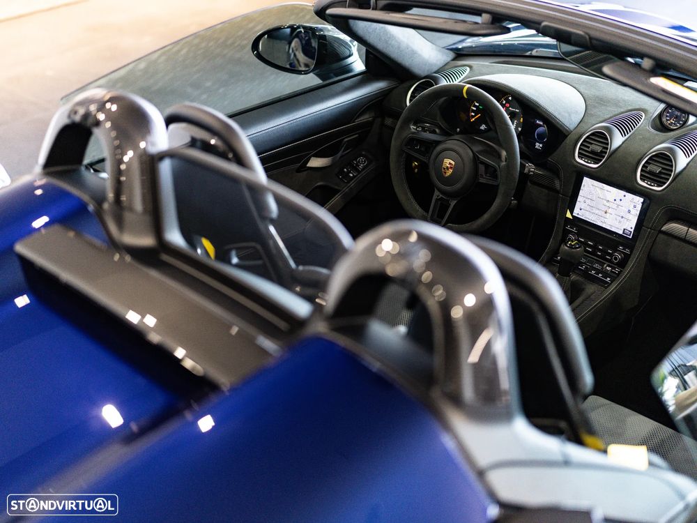 Porsche 718 Spyder - 11