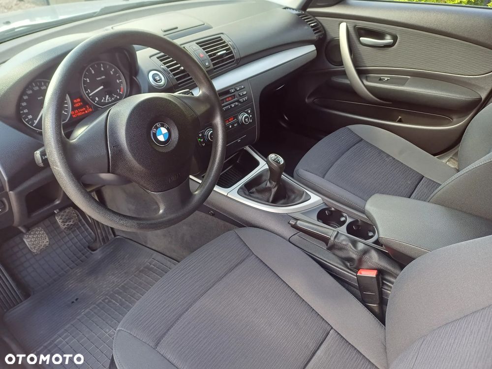BMW Seria 1 116i - 25