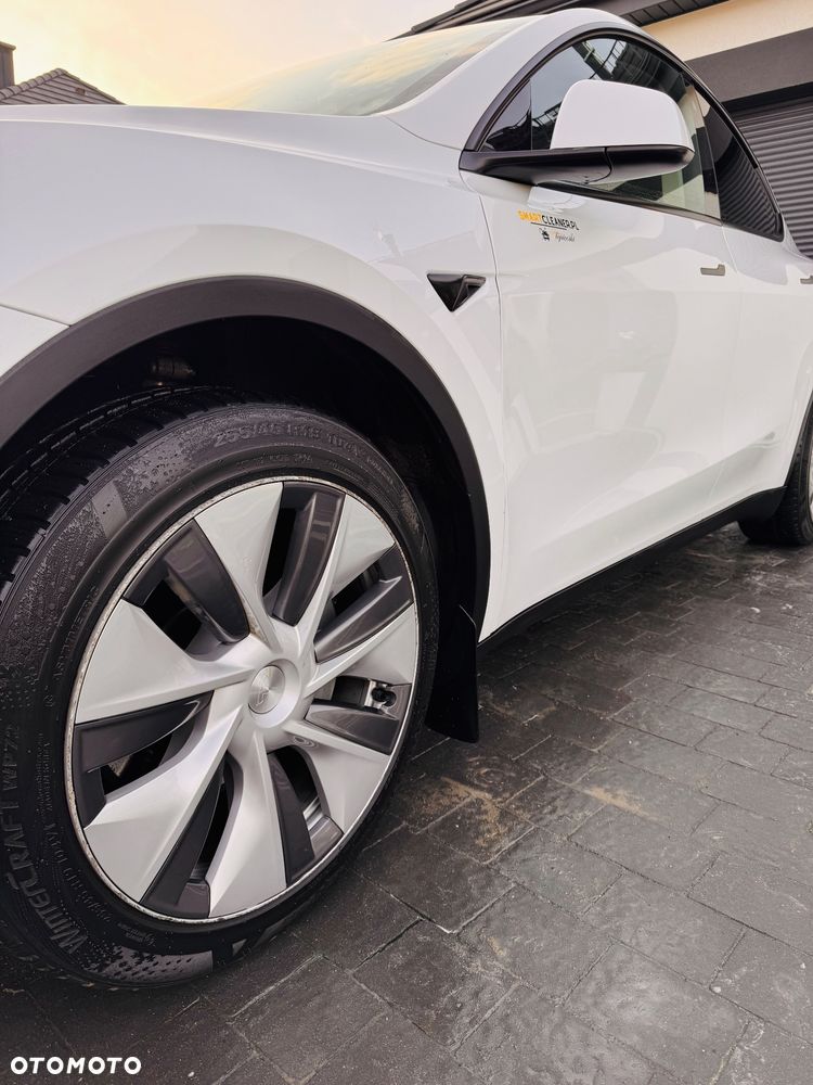 Tesla Model Y Long Range AWD - 24
