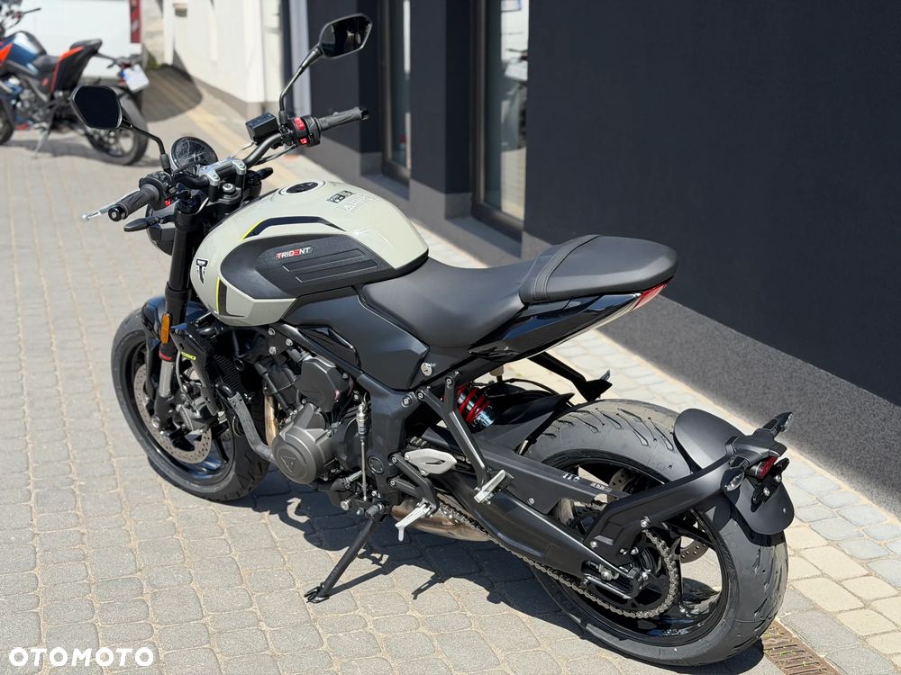 Triumph Trident - 16