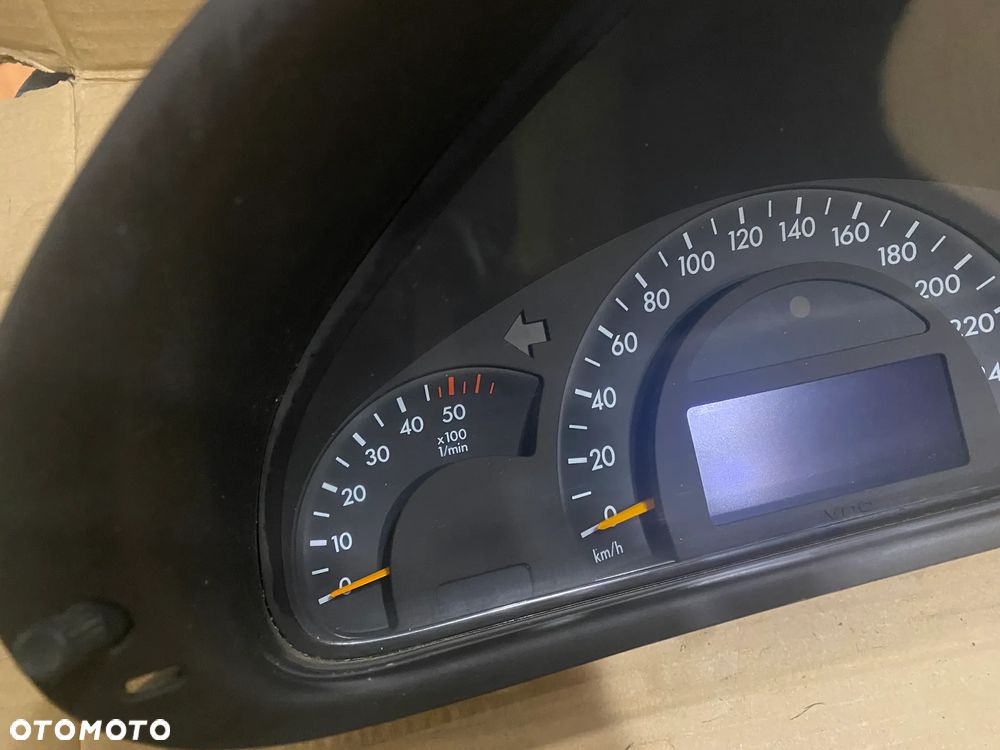 LICZNIK ZEGARY MERCEDES C W203 A2035403911 - 3