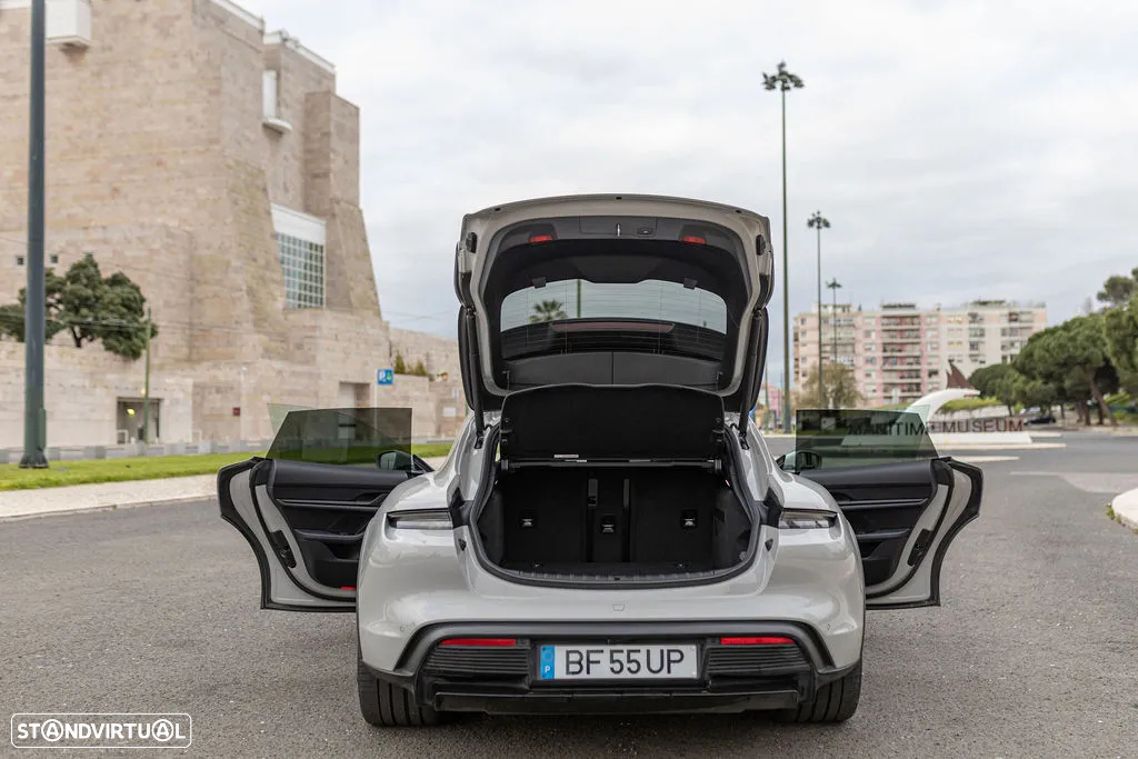 Porsche Taycan Cross Turismo 4 - 13