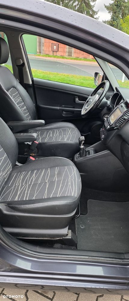 Kia Venga - 7