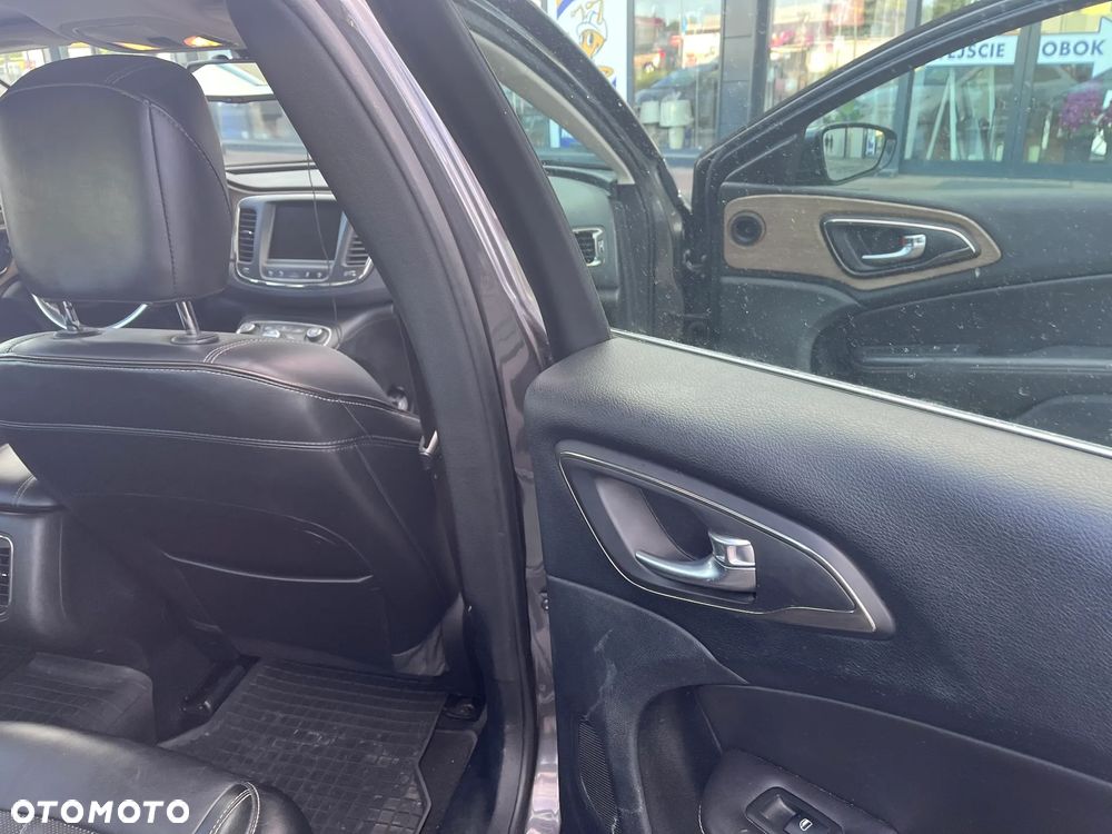 Chrysler 200 - 13