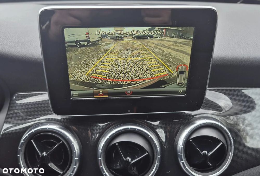 Mercedes-Benz CLA 180 d 7G-DCT - 16