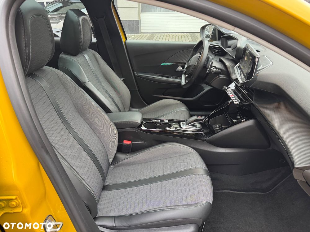 Peugeot 208 PureTech 100 EAT8 Allure - 17