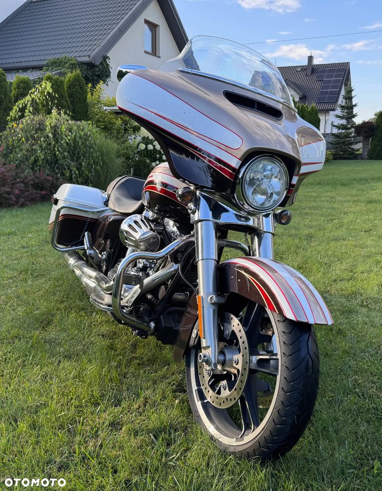 Harley-Davidson Touring Street Glide - 4
