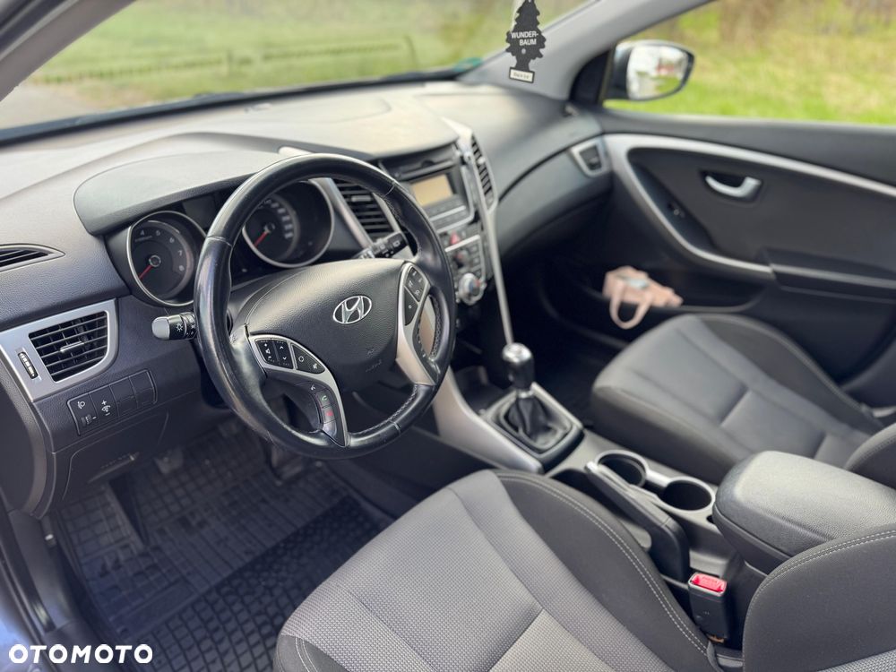 Hyundai i30 blue 1.4 - 12