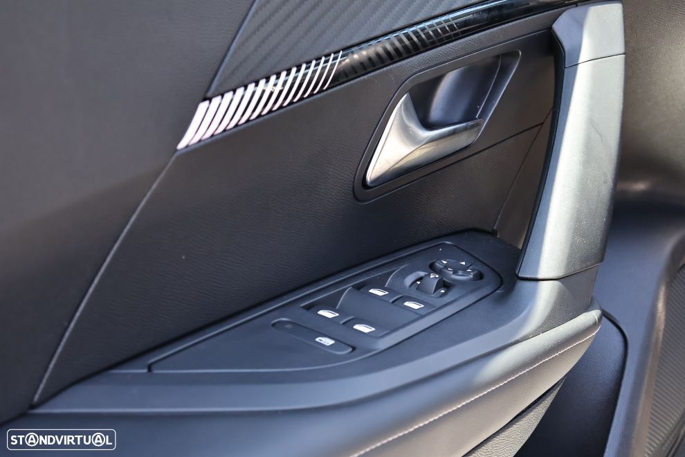 Peugeot 2008 1.2 Hybrid Allure e-DCS6 - 18