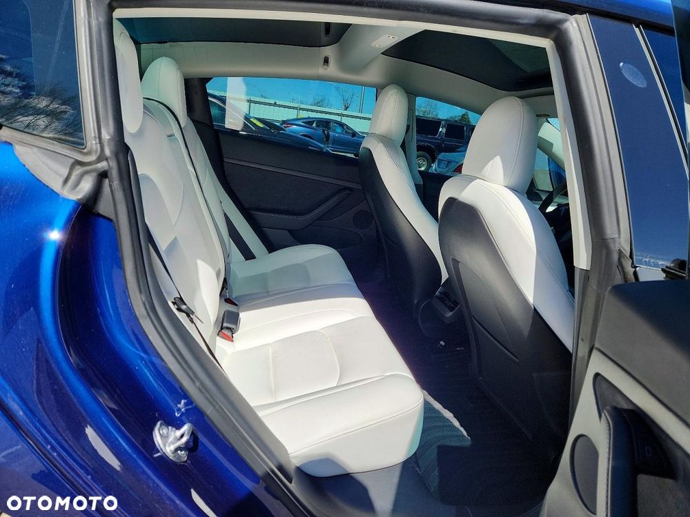 Tesla Model 3 - 9