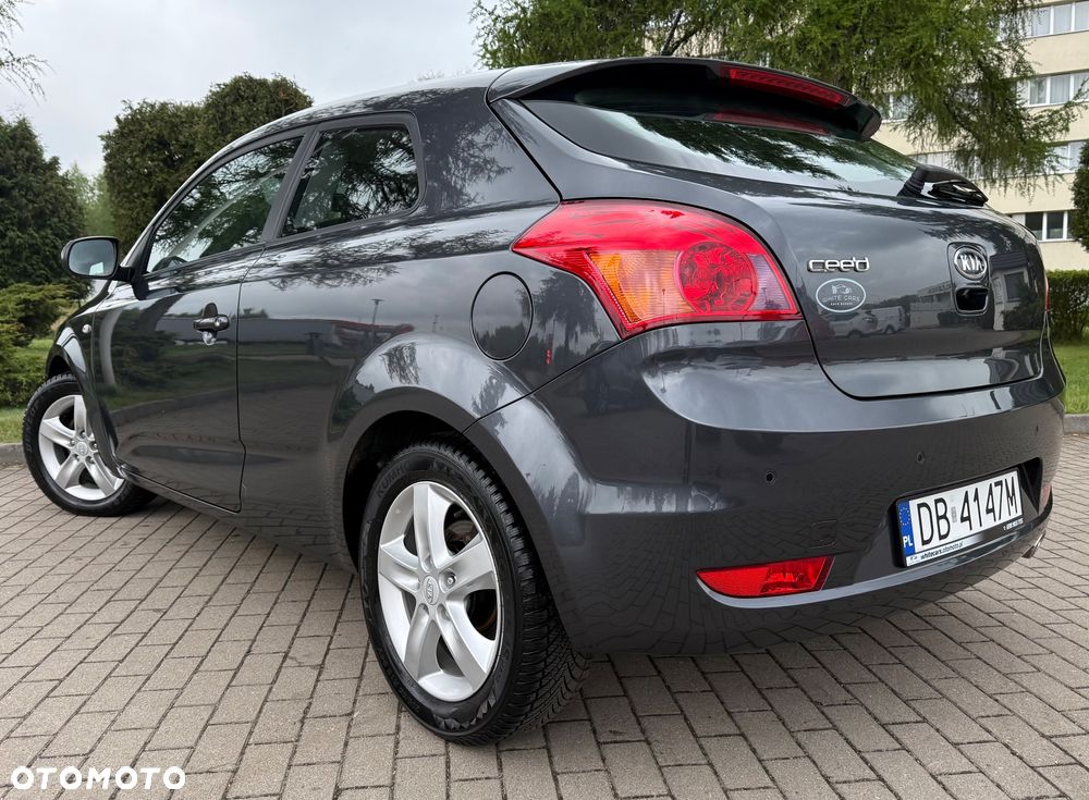 Kia Ceed 1.4 CVVT Dream Team Edition - 28