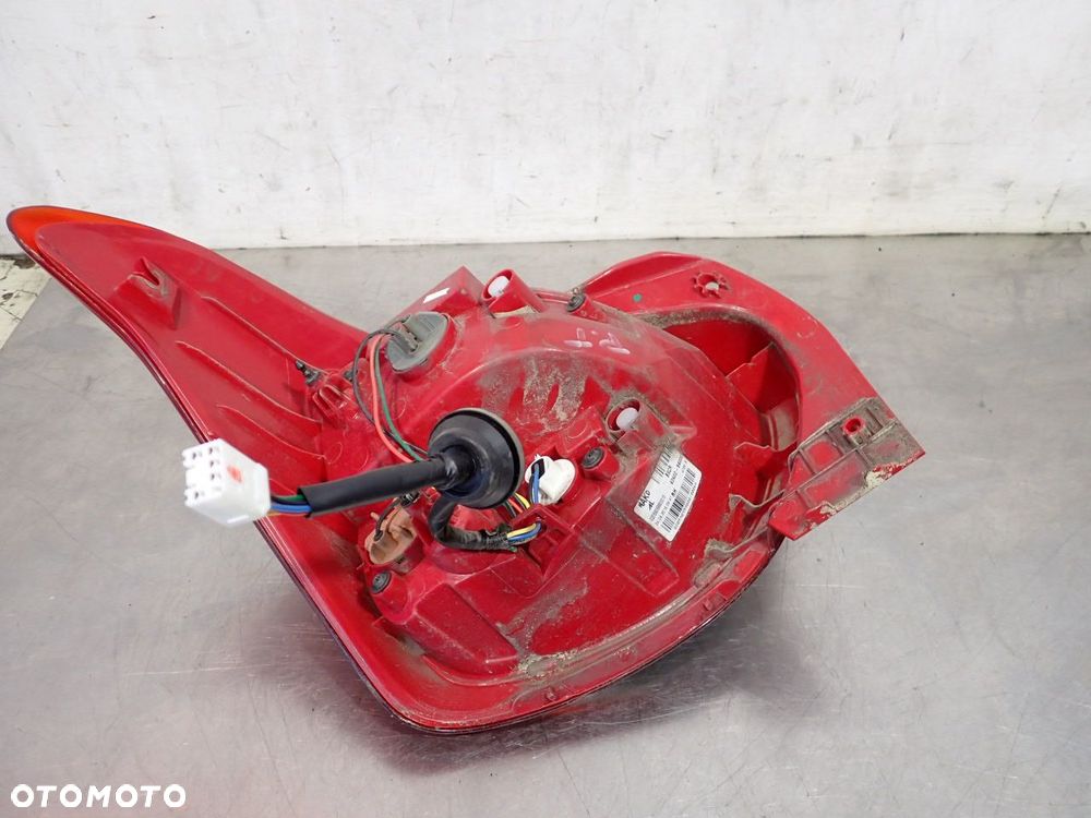 LAMPA PRAWA TYLNA HYUNDAI I10 II  92402-B9000 - 4