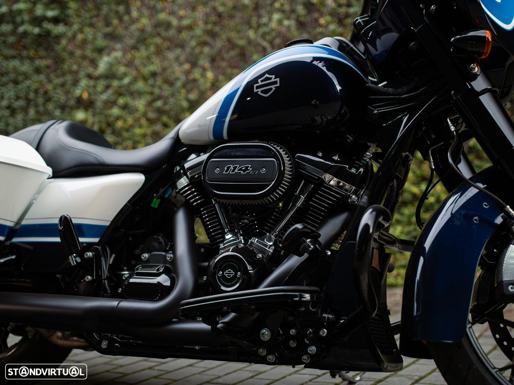 Harley-Davidson FLHXS STREET GLIDE® SPECIAL ARCTIC BLAST™ - 15
