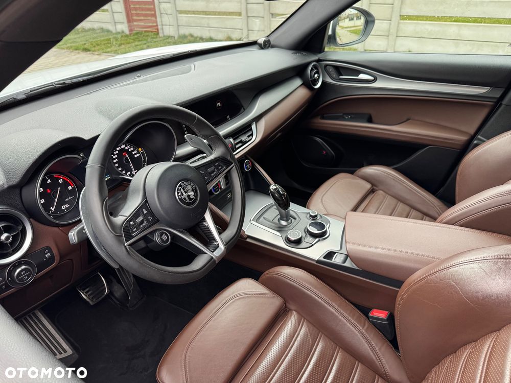 Alfa Romeo Stelvio 2.2 JTDM Executive Q4 - 13