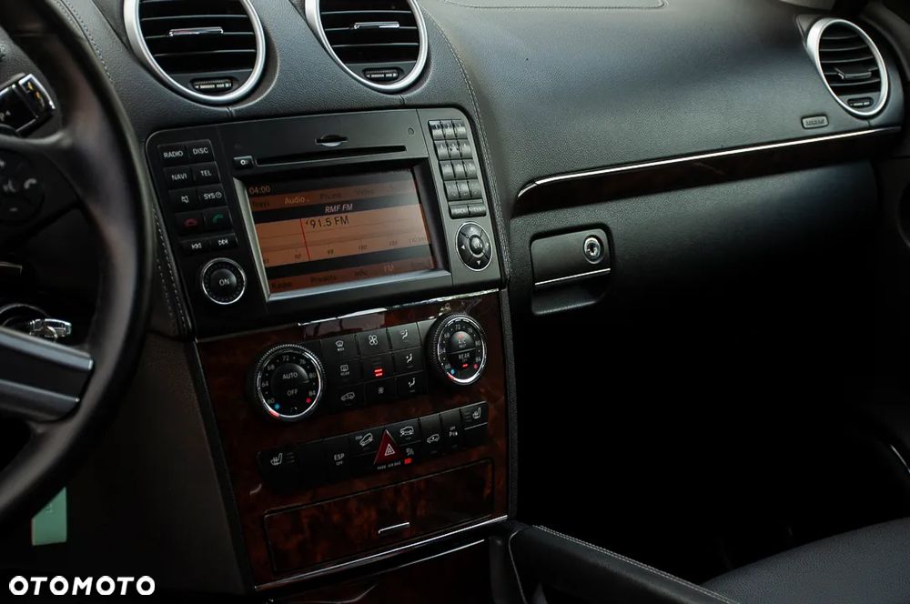 Mercedes-Benz GL 450 4Matic 7G-TRONIC Grand Edition - 30