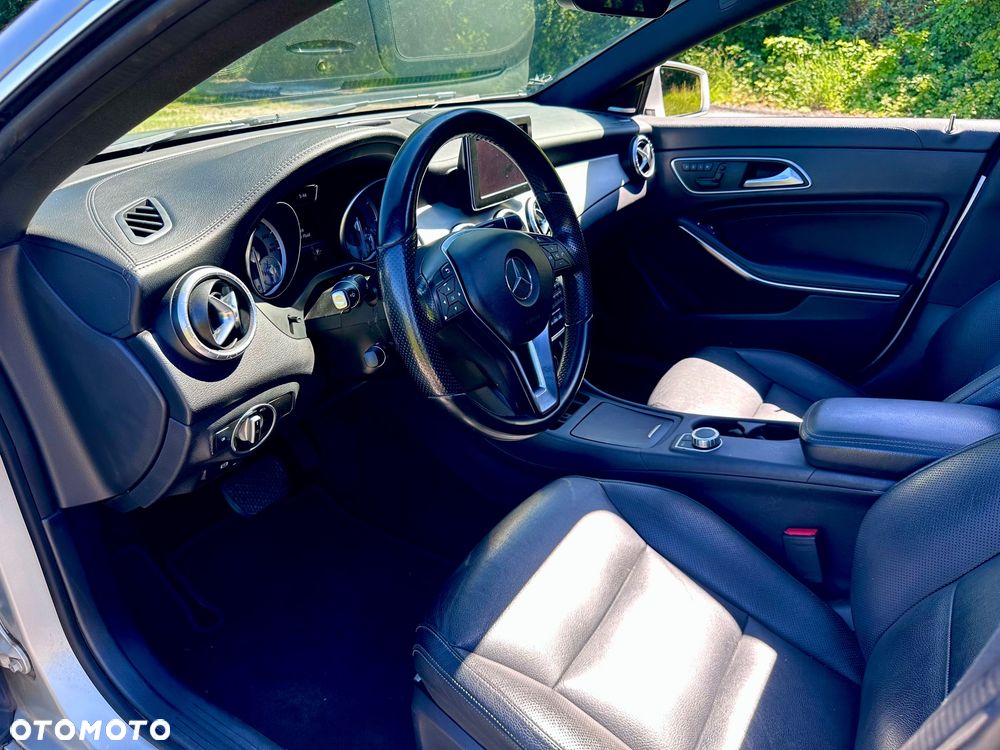Mercedes-Benz CLA 250 4Matic 7G-DCT AMG Line - 16