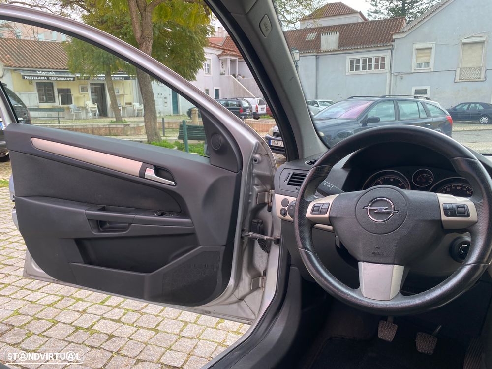 Opel Astra Caravan - 15