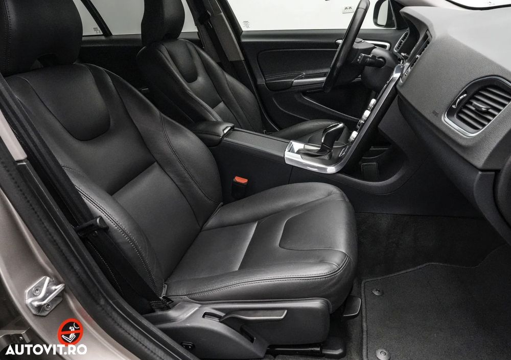 Volvo V60 D5 Momentum - 14