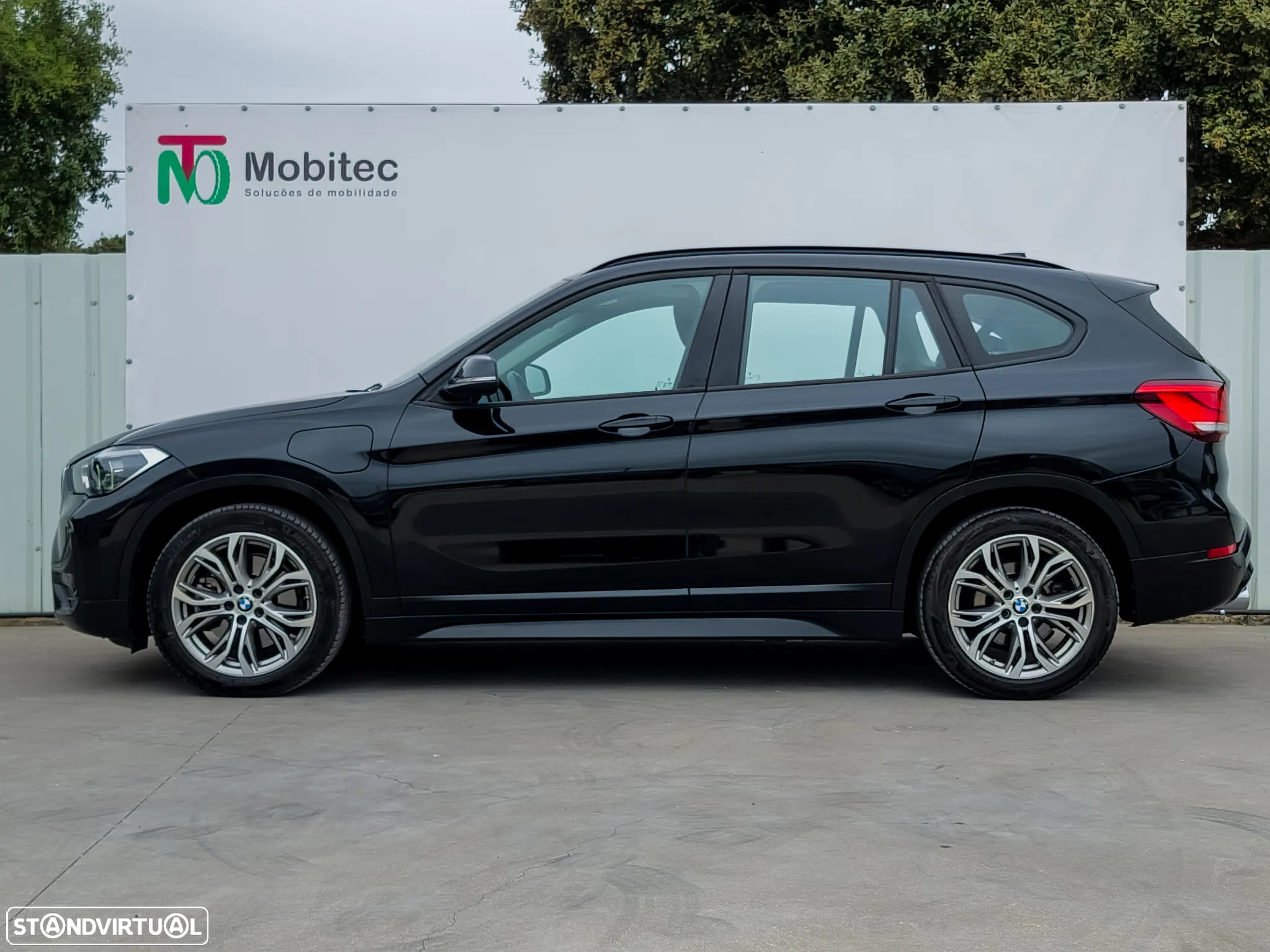 BMW X1 25 e xDrive Corporate Edition - 14