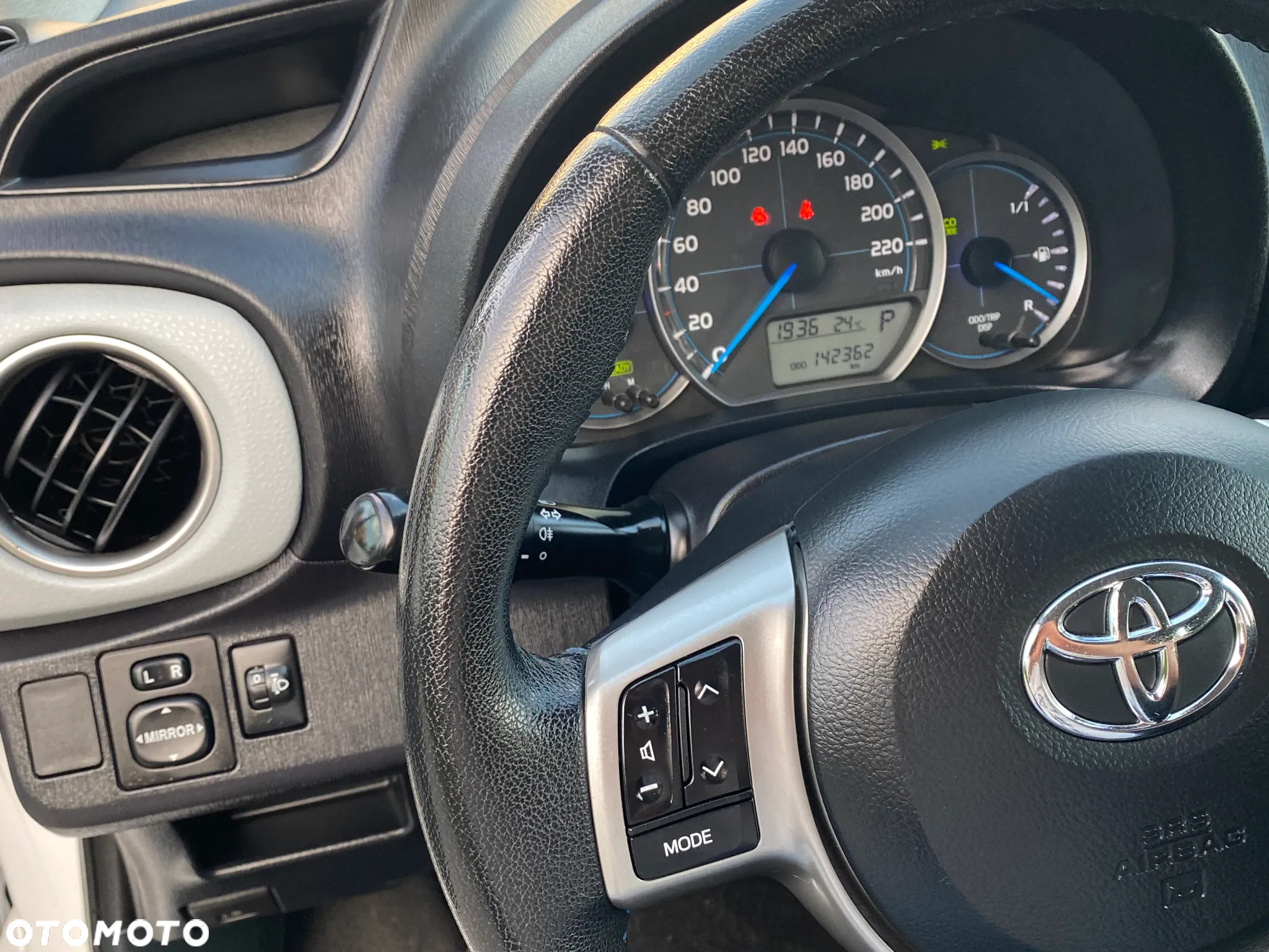 Toyota Yaris Hybrid 100 Premium - 20