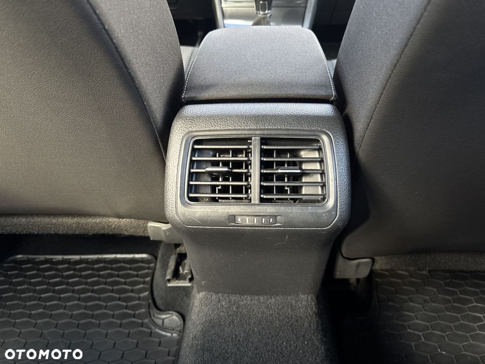 Volkswagen Golf - 22