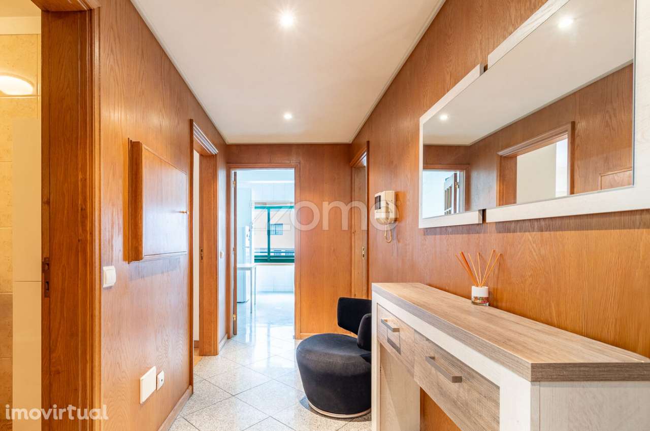 Amplo T1 + 1 com Garagem e Varanda - Grande imagem: 4/23