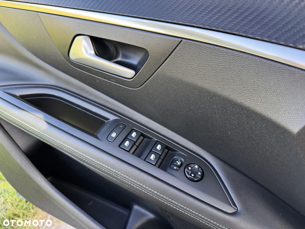 Peugeot 3008 1.6 PureTech Hybrid PHEV Allure S&S EAT8 - 28
