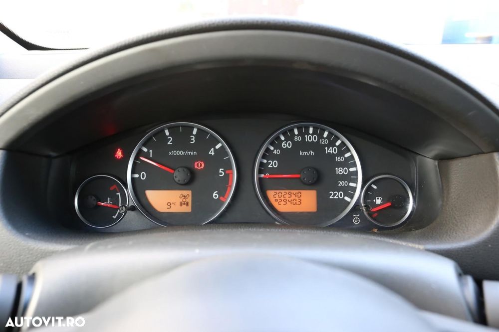Nissan Pathfinder 2.5 dCi Premium - 32