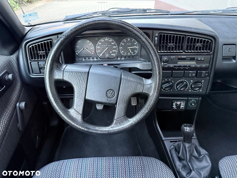 Volkswagen Passat 1.8 CL - 9