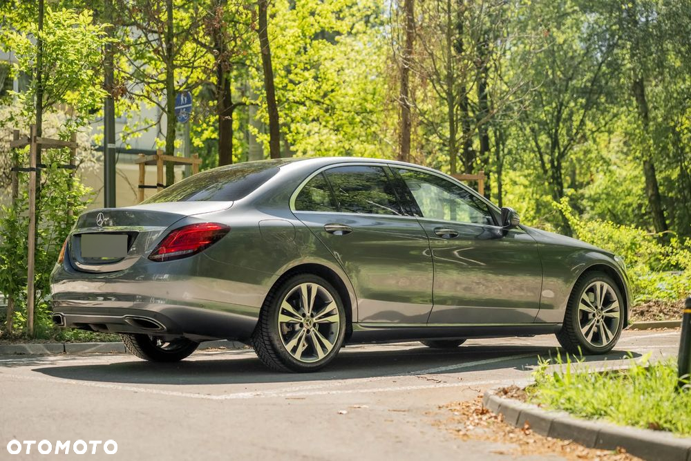 Mercedes-Benz Klasa C 300 4Matic 9G-TRONIC - 3