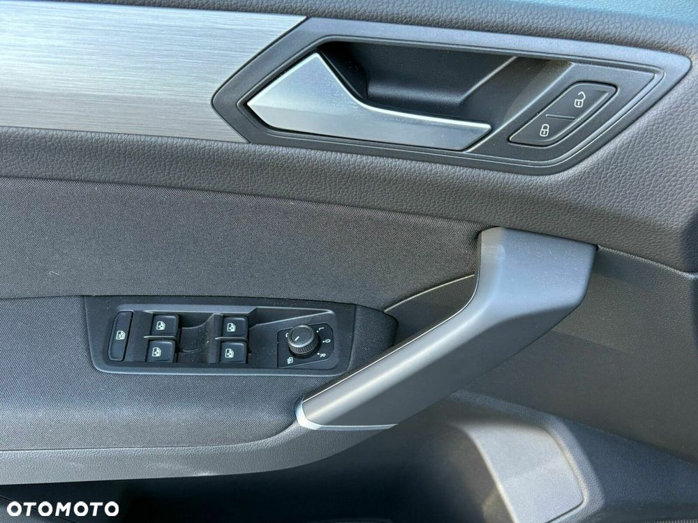 Volkswagen Touran 1.5 TSI EVO Comfortline - 12