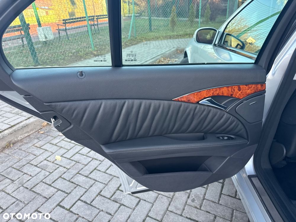 Mercedes-Benz Klasa E 500 T 4Matic Elegance Sport Edition - 17