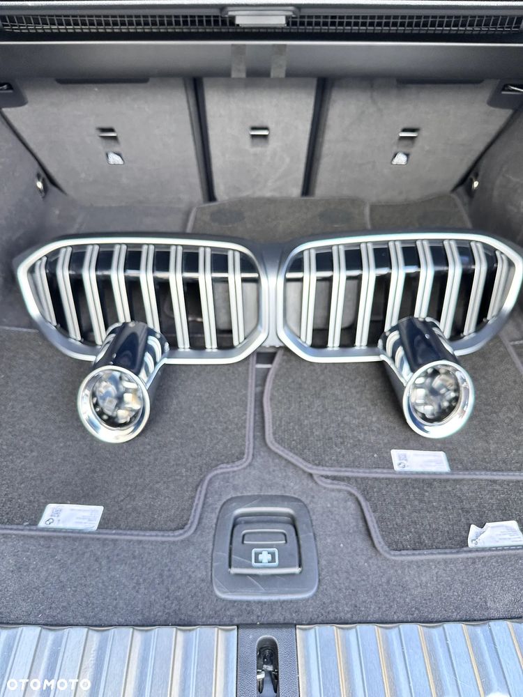 BMW G21 - Przedni Gril i Końcówki Wydechu - Oryginalne - 2