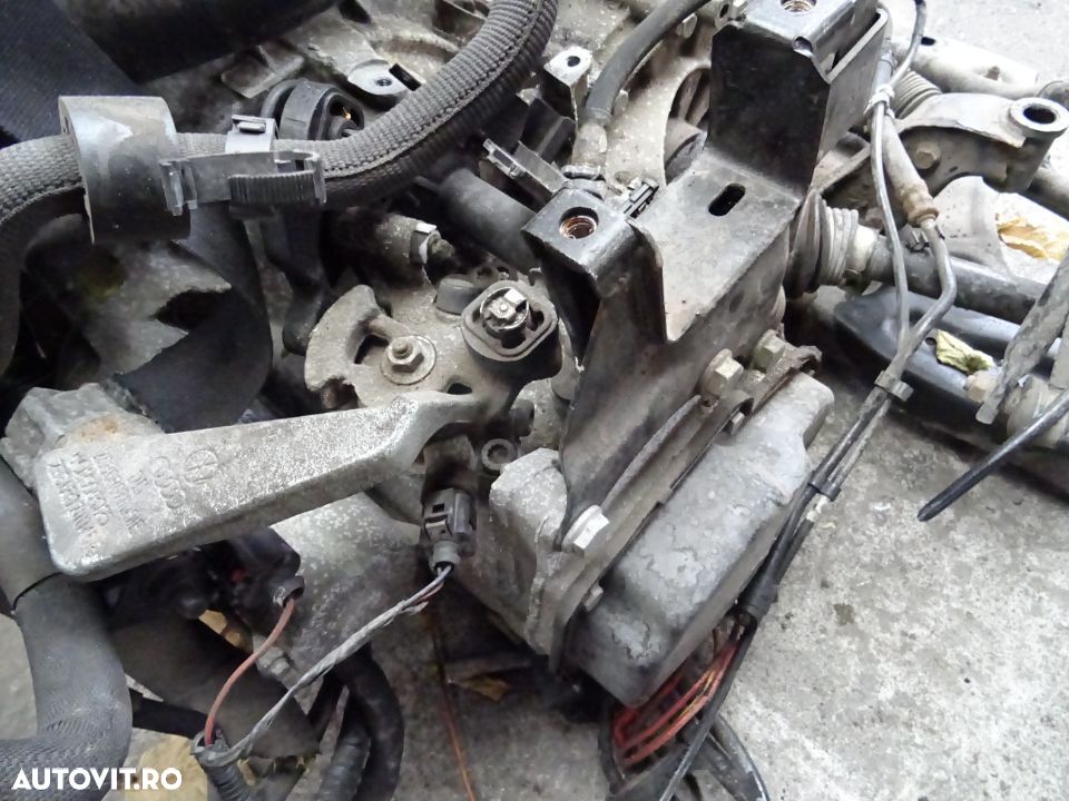 Cutie viteze Volkswagen Golf 6 1.6 TDI CAY din 2010 - 1