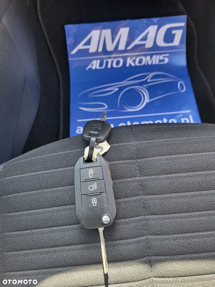Peugeot 208 PureTech 100 EAT8 Allure - 26