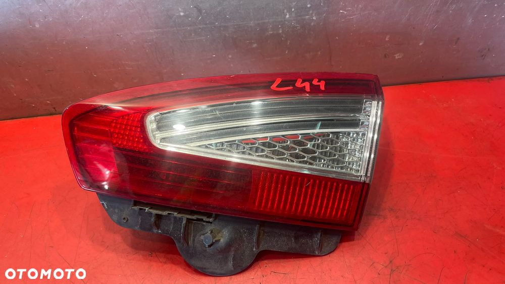 LAMPA PRAWA TYLNA TYŁ KLAPY MONDEO MK4 - 2