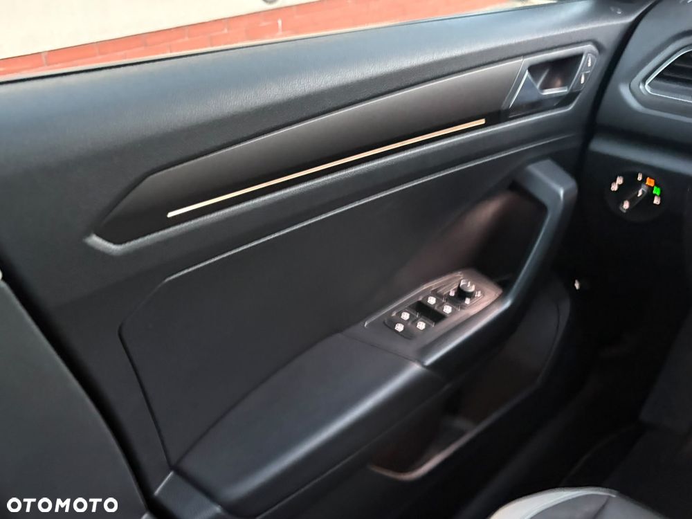 Volkswagen T-Roc - 28