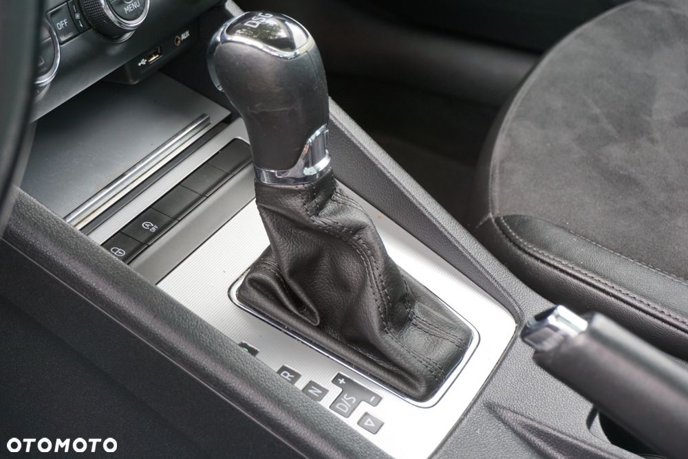 Skoda Octavia Combi 2.0 TDI DSG Premium Edition - 24