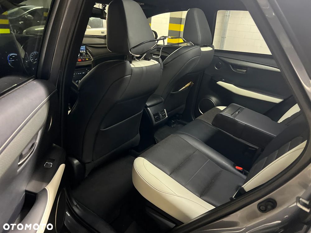 Lexus NX 300h F Sport AWD - 35