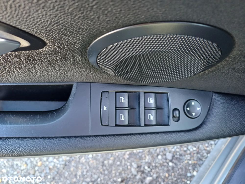 BMW Seria 3 318d - 16